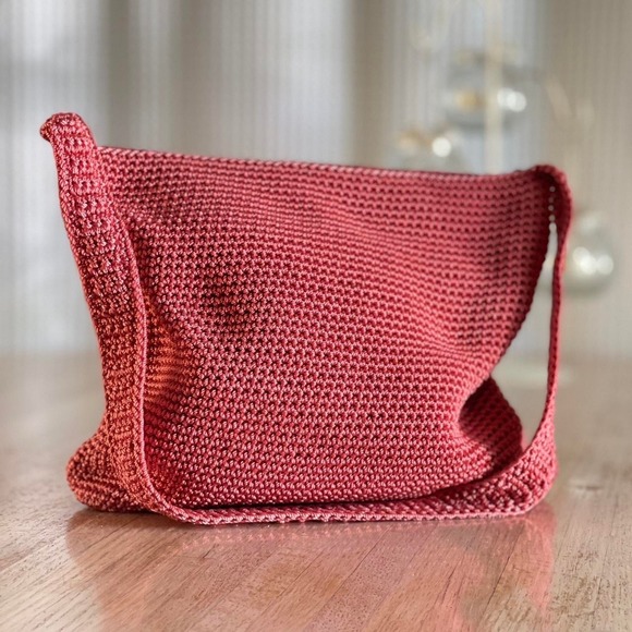 The Sak Crochet Shoulder Bag Purse Coral Pink Red Woven Boho Cottage Handbag - Picture 1 of 8